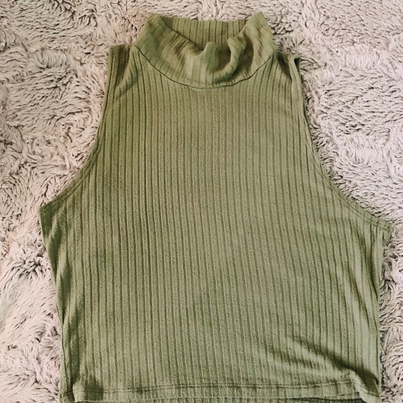 Matching skirt and crop top - Picture 3 of 3